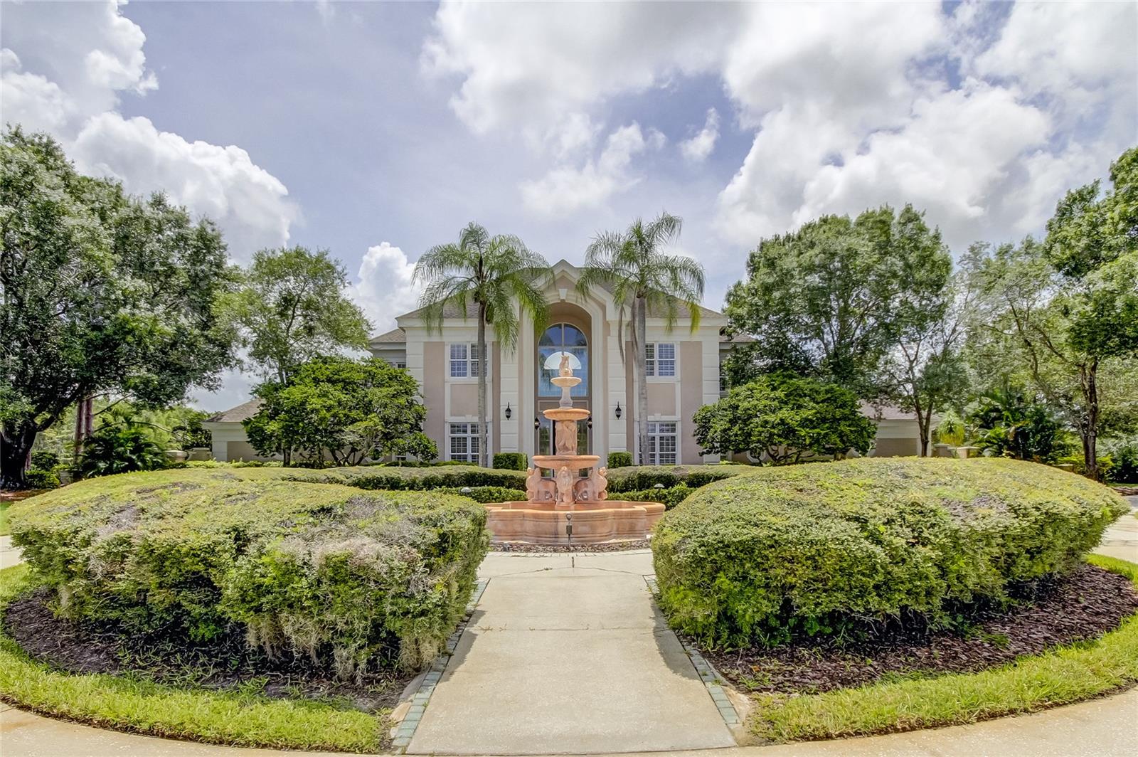 18605 Avenue Monaco, FL