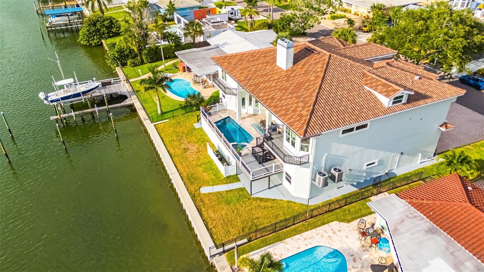 124 Leeward Island, FL