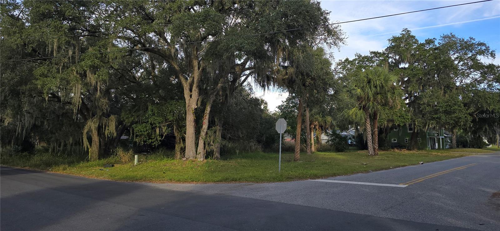 E 11th St, FL
