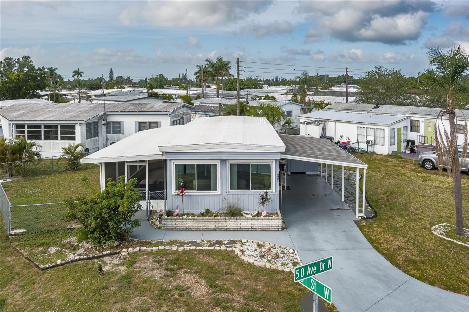 504 50th Avenue Dr W, FL