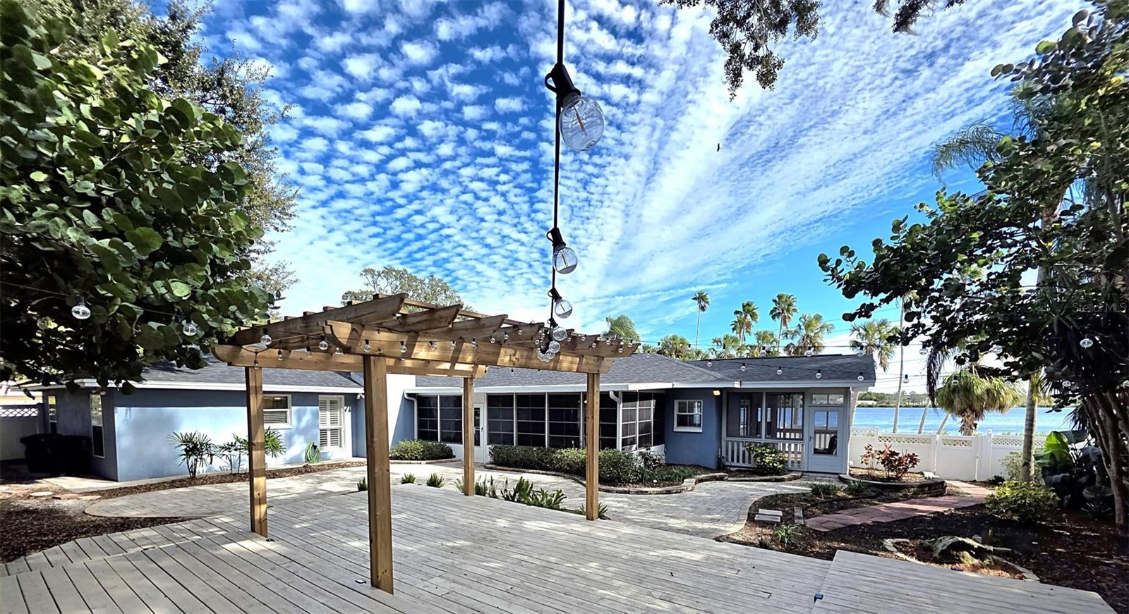 401 Whitcomb Boulevard, FL