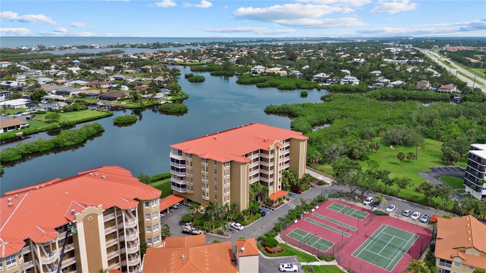 5100 Jessie Harbor Dr #403, FL