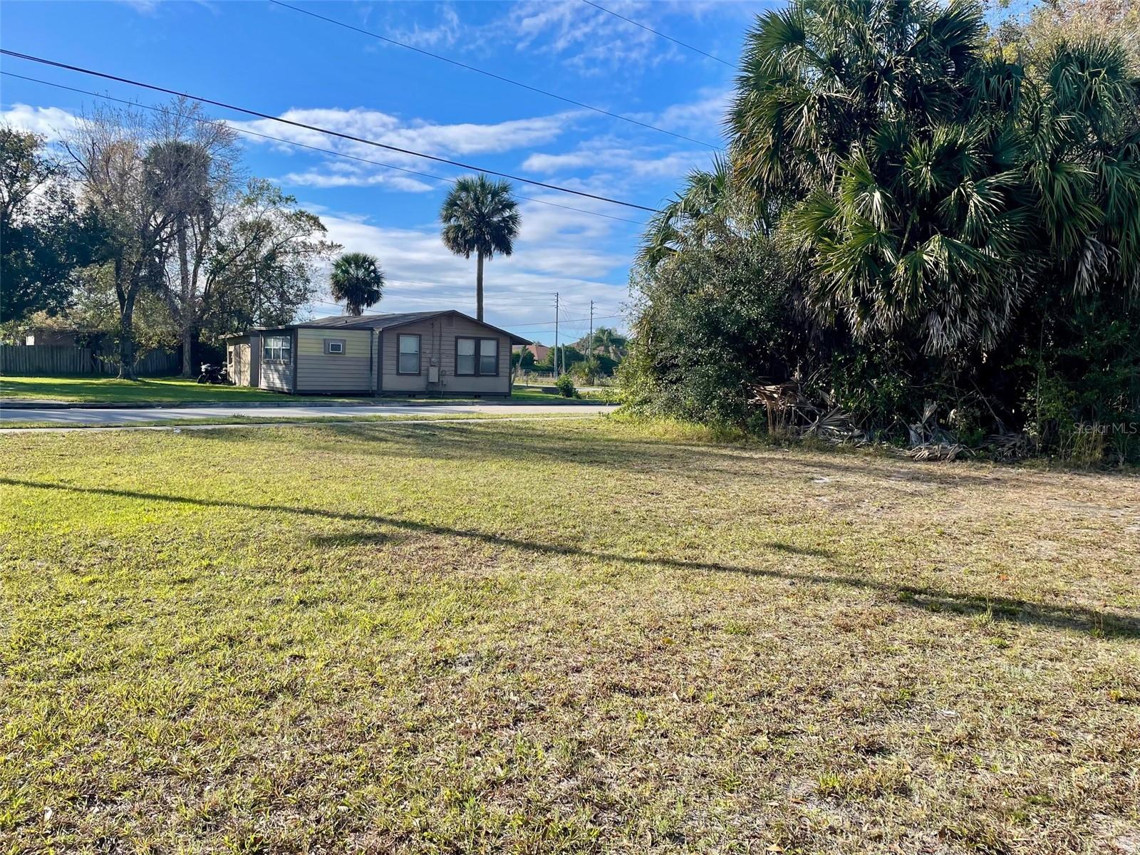 E 20th St, FL