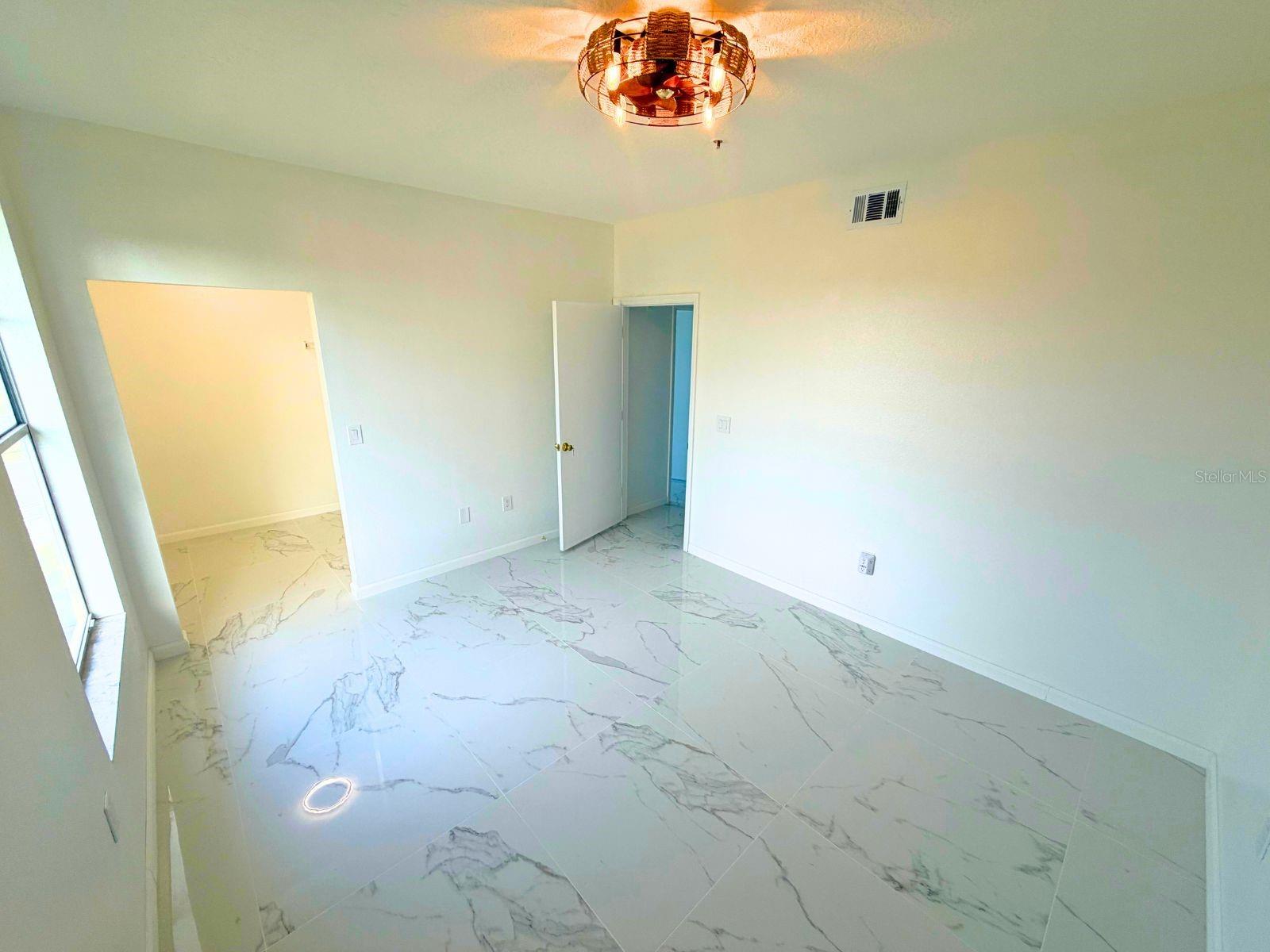 5560 Metrowest Blvd, FL