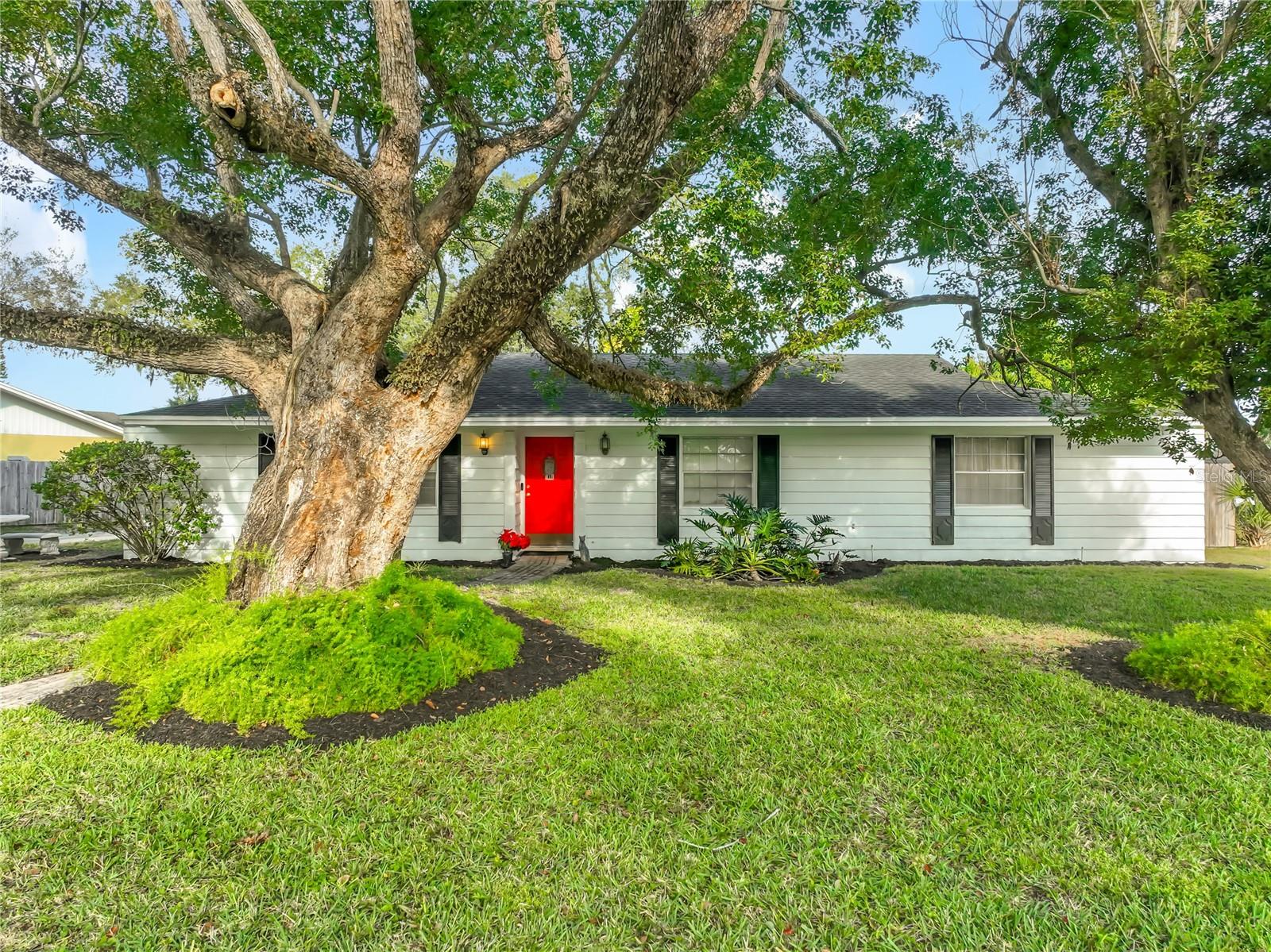415 Hermitage Dr, FL