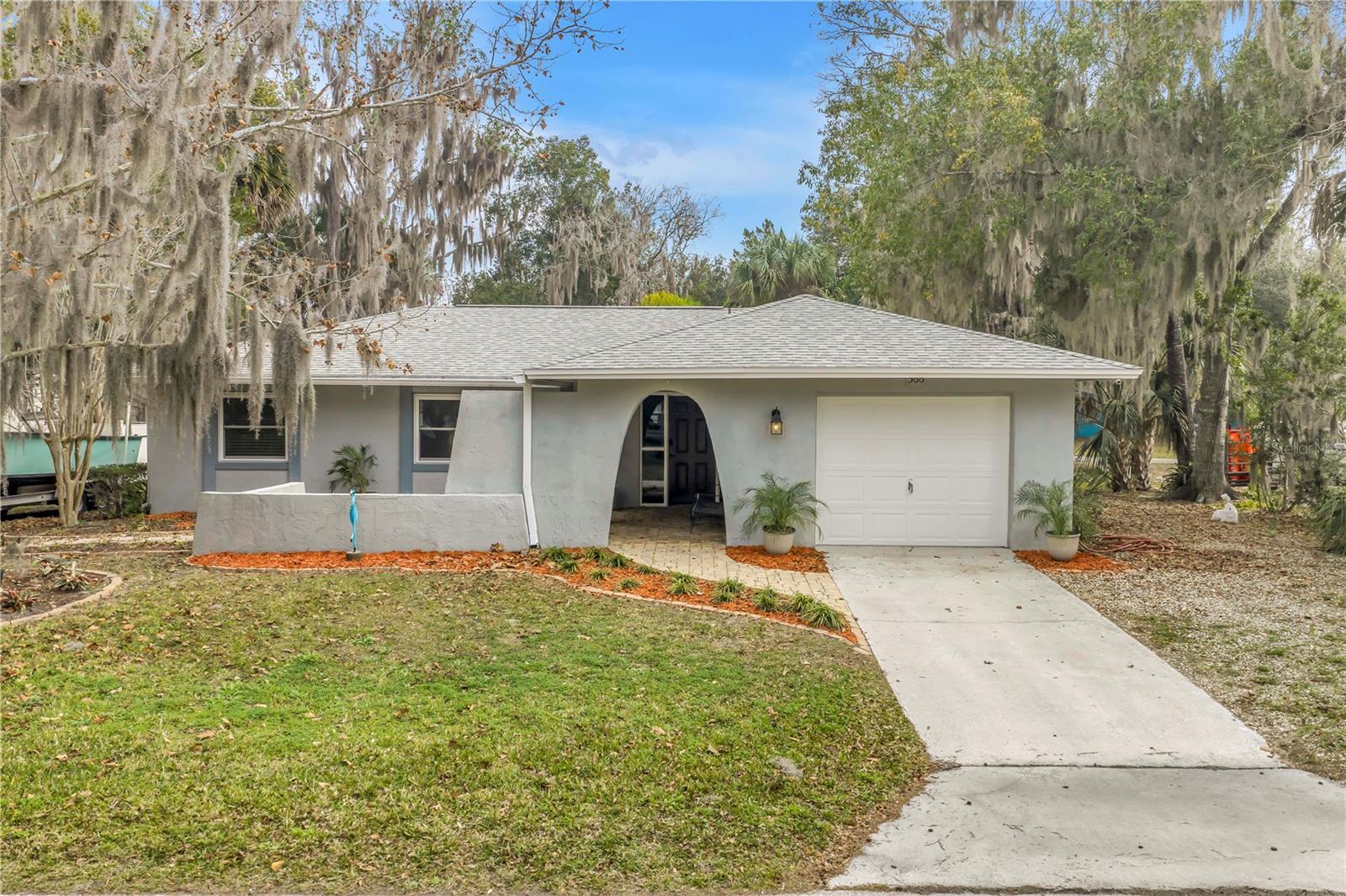 566 Magnolia Circle, FL
