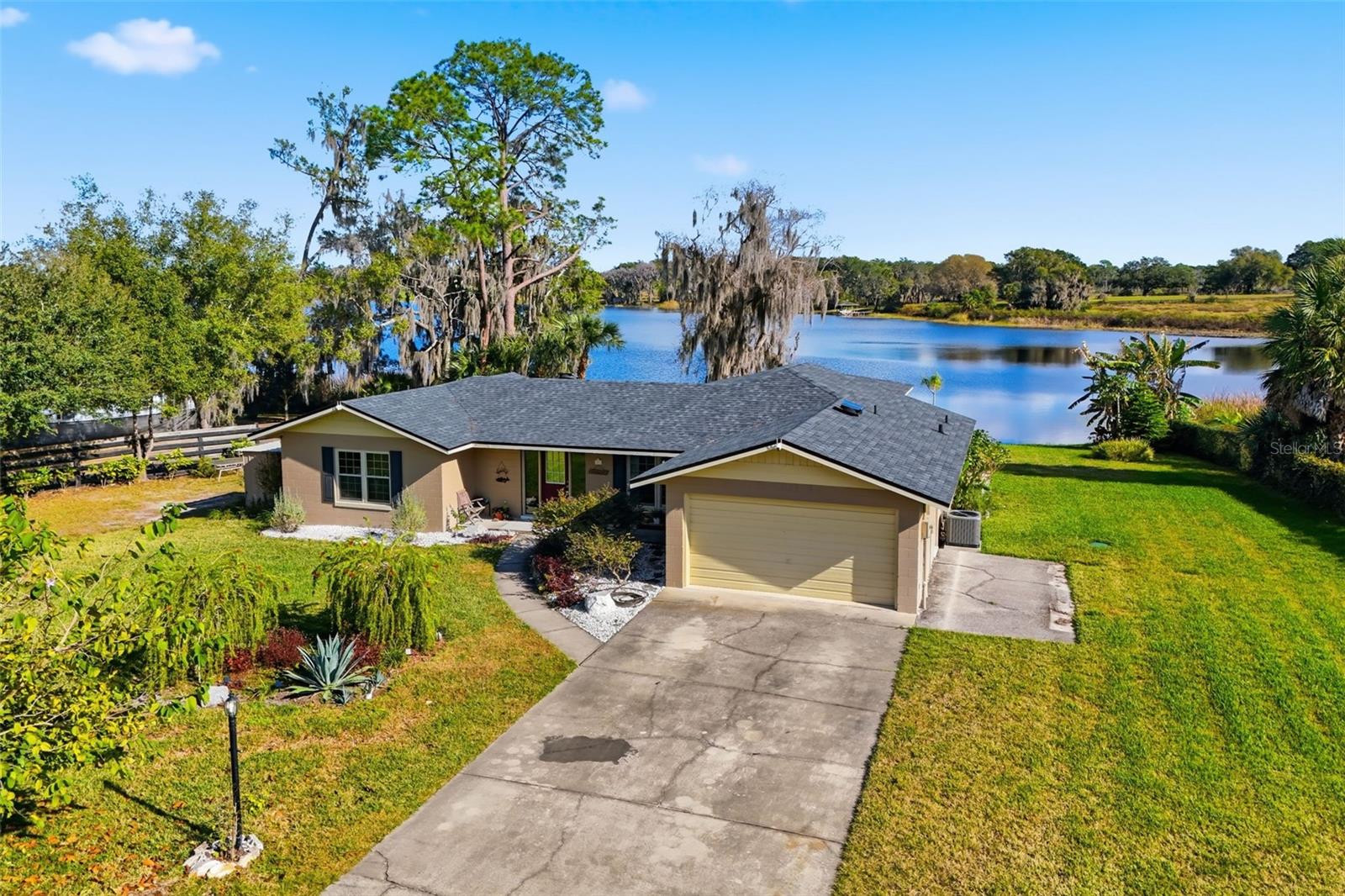 40700 Long Island Dr, FL