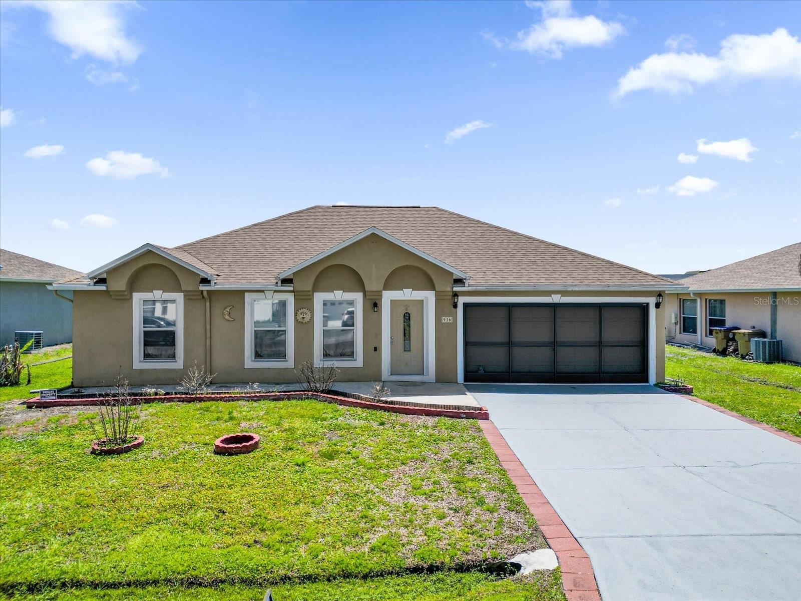 916 Nancy Ct, FL