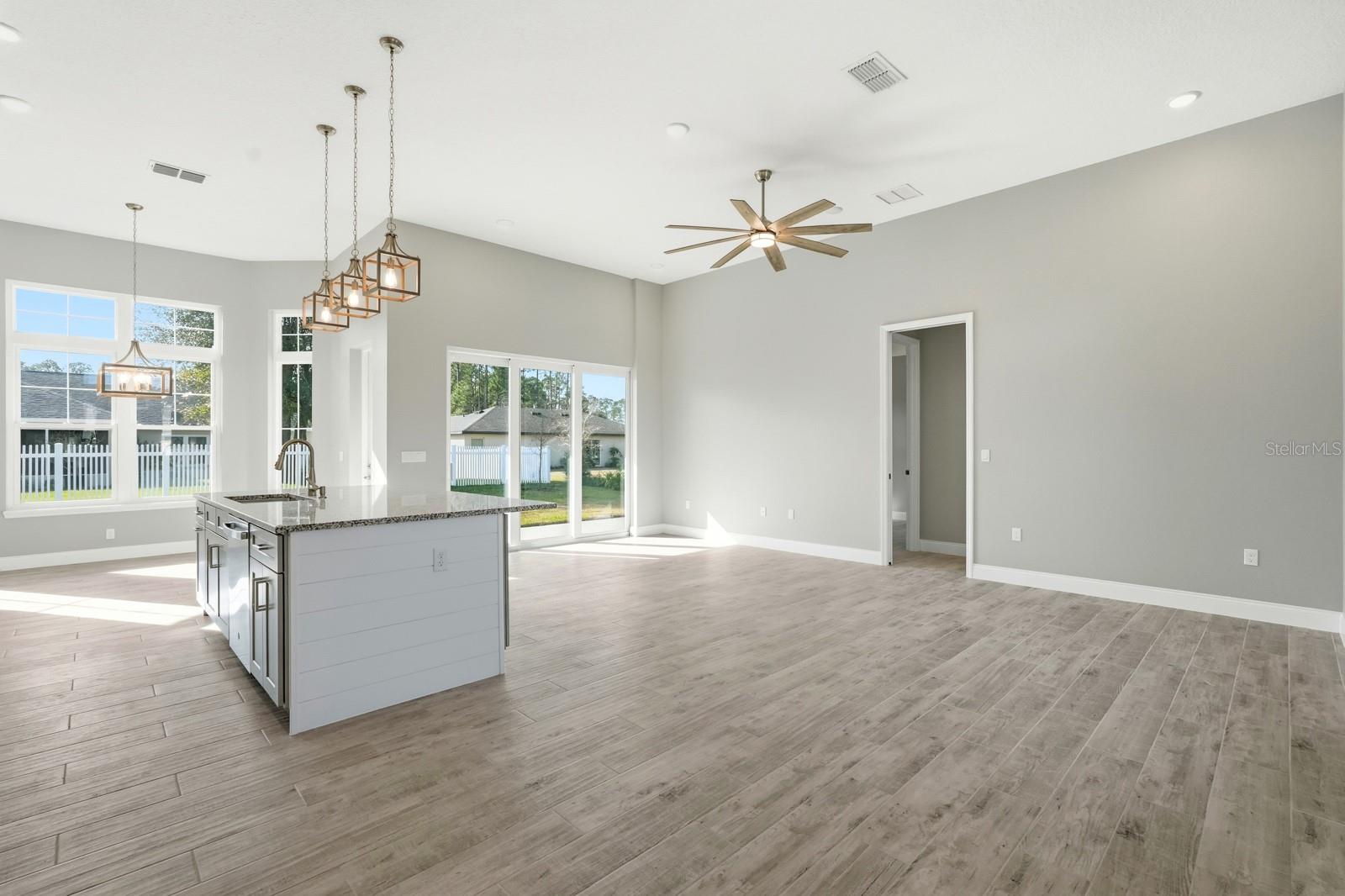 16 Pierce Lane, FL