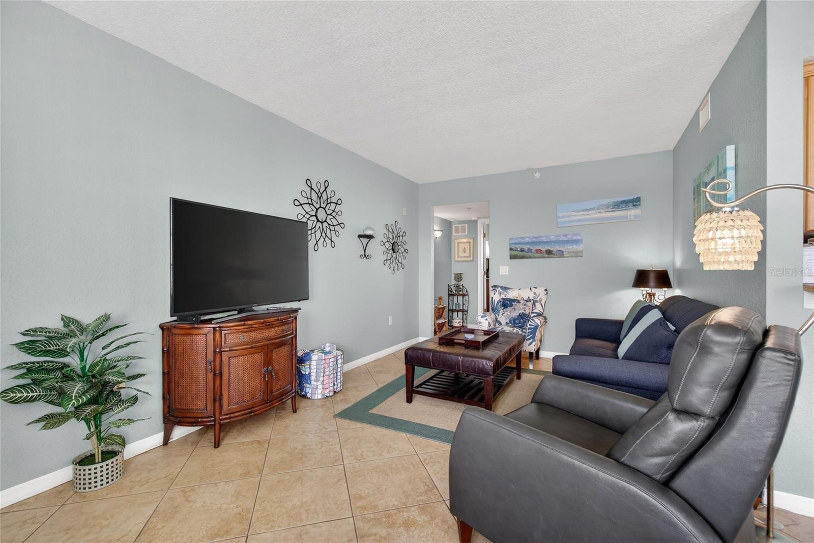 445 Hamden Drive, FL
