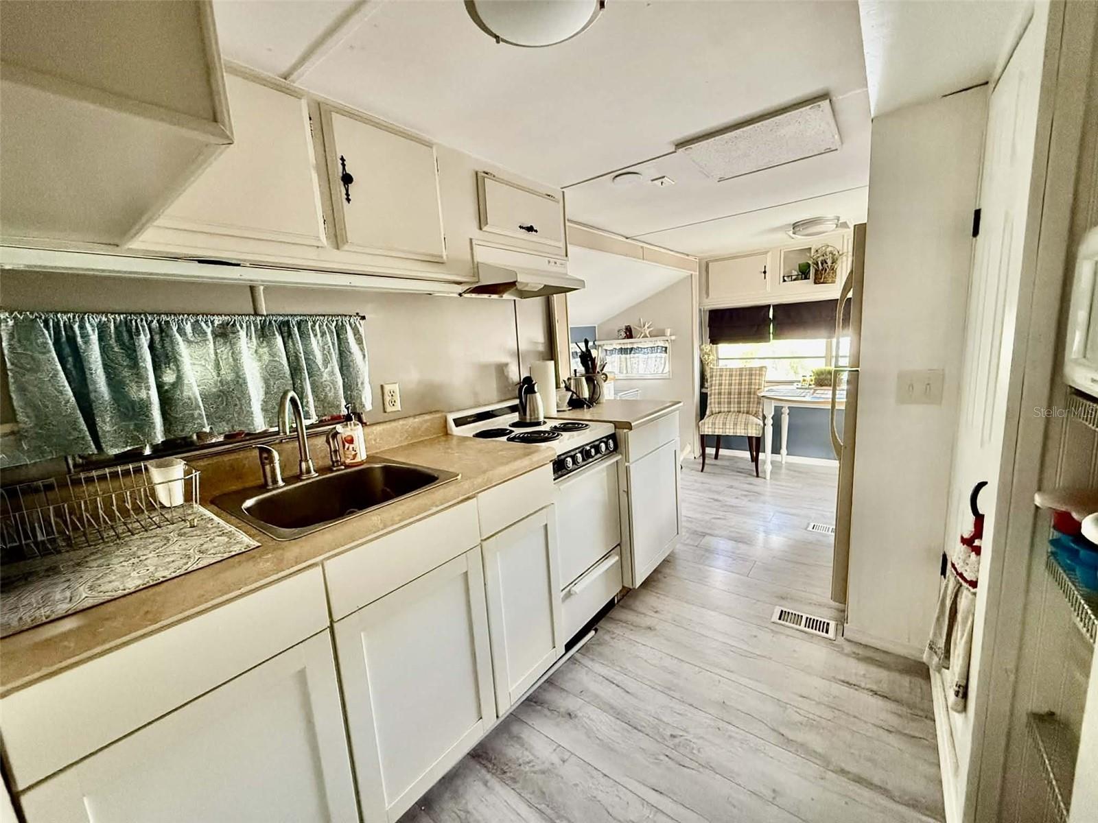 7041 Fairview Village Circle, FL