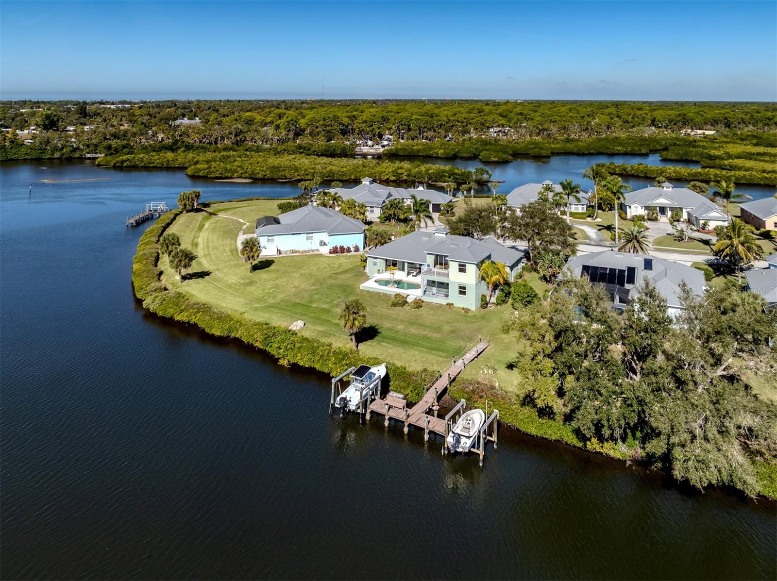 853 Hillcrest Drive, FL