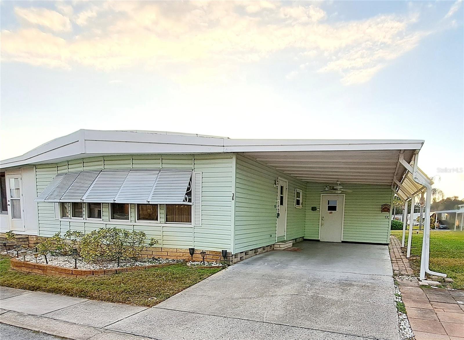 36 Maple Leaf Ct, FL