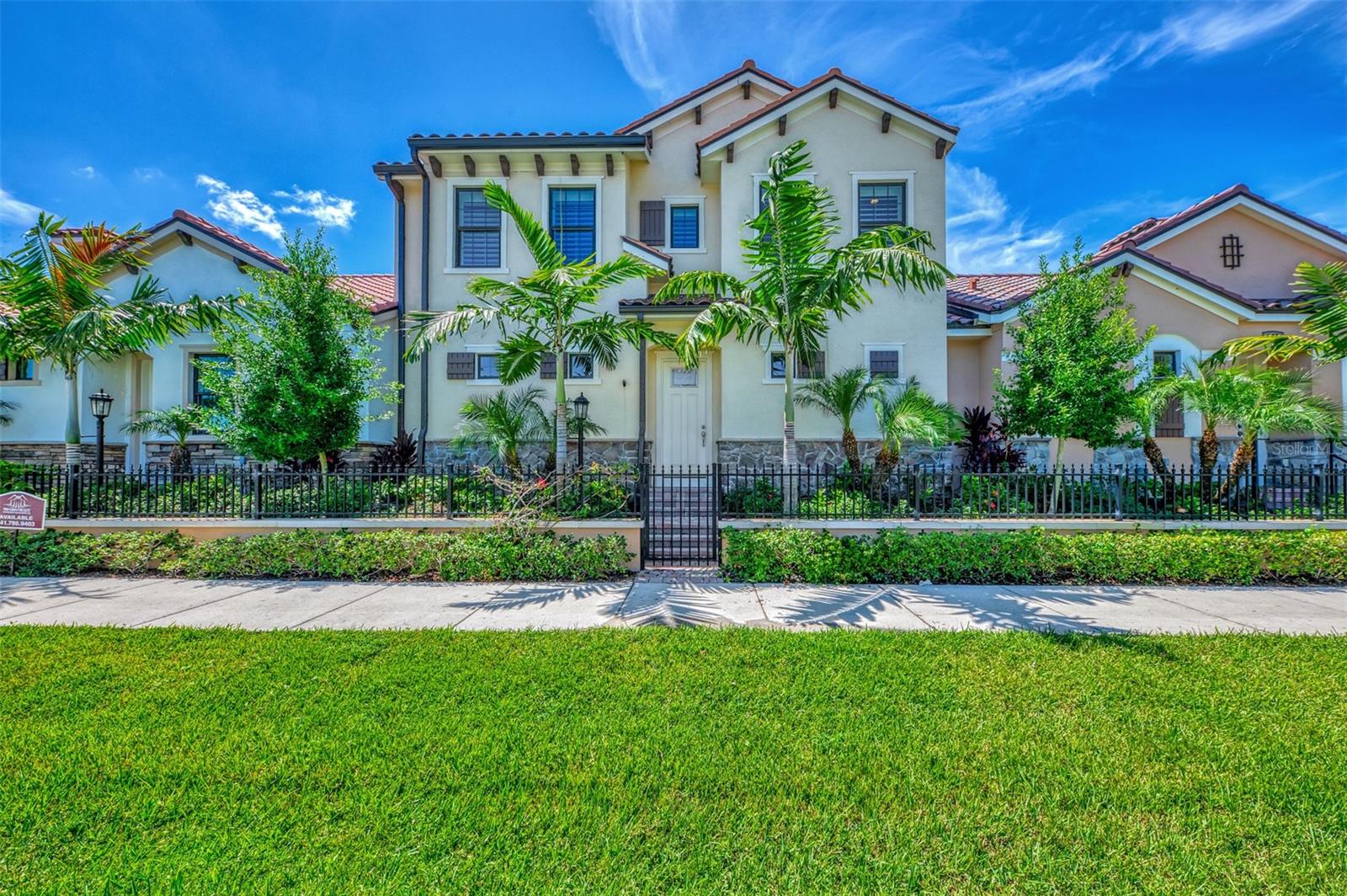 906 E Venice Ave, FL