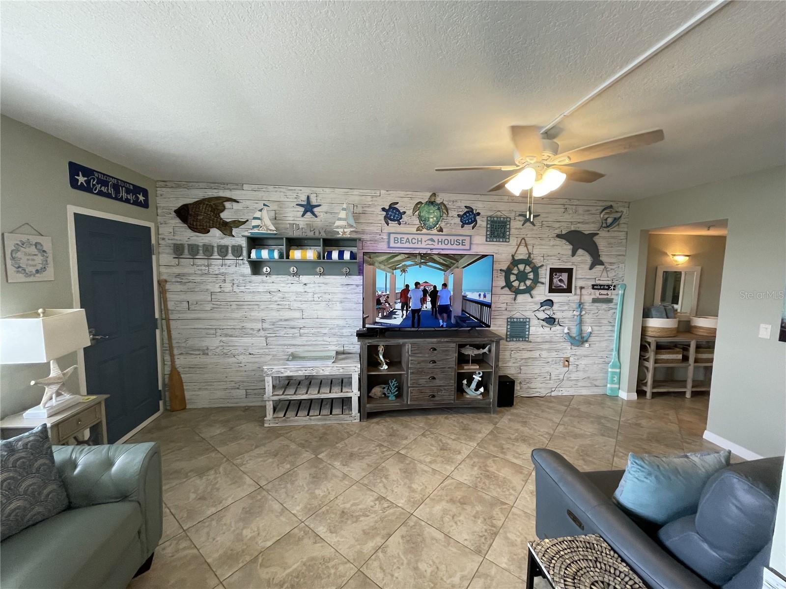 445 Hamden Drive, FL