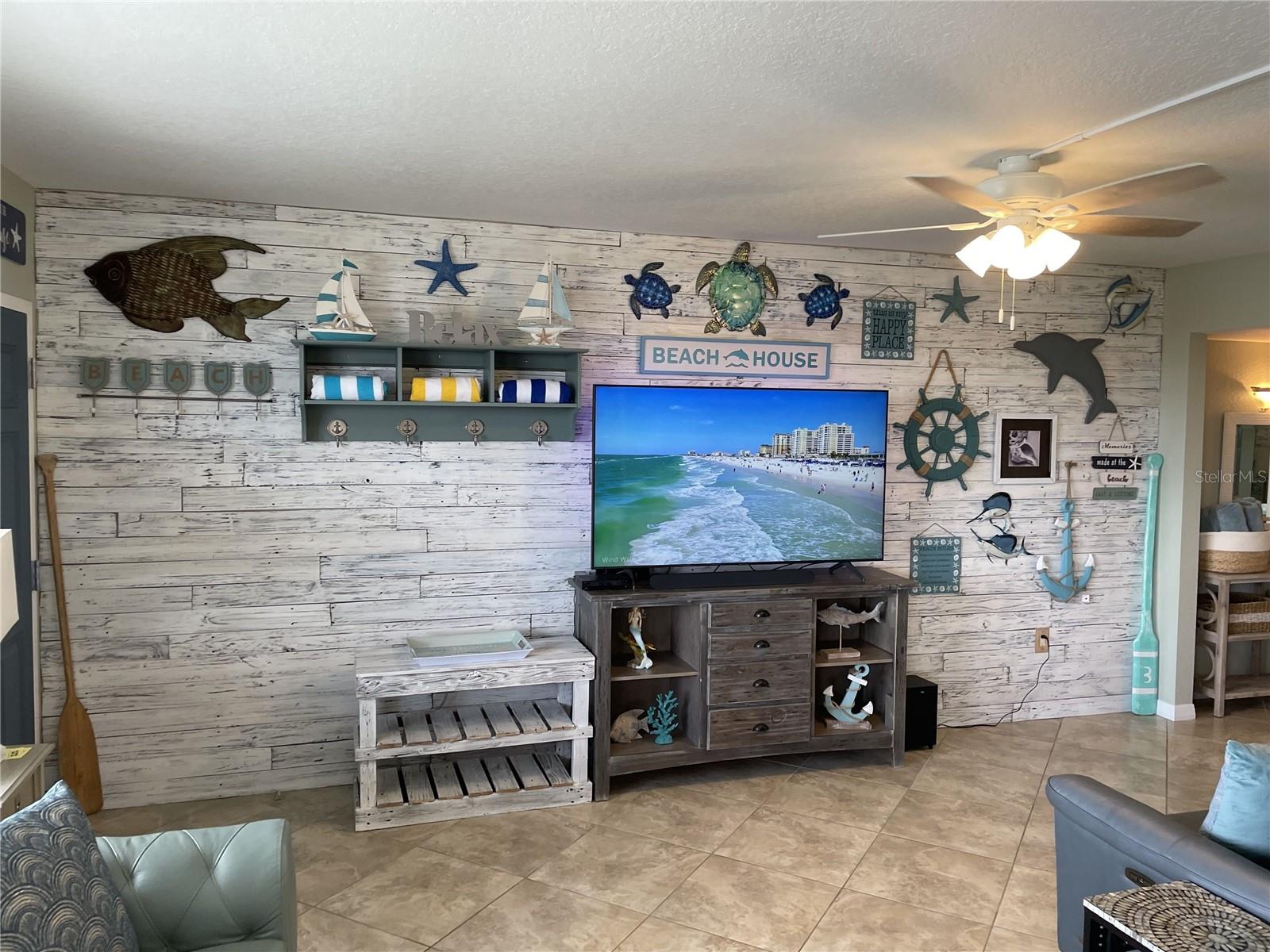 445 Hamden Drive, FL
