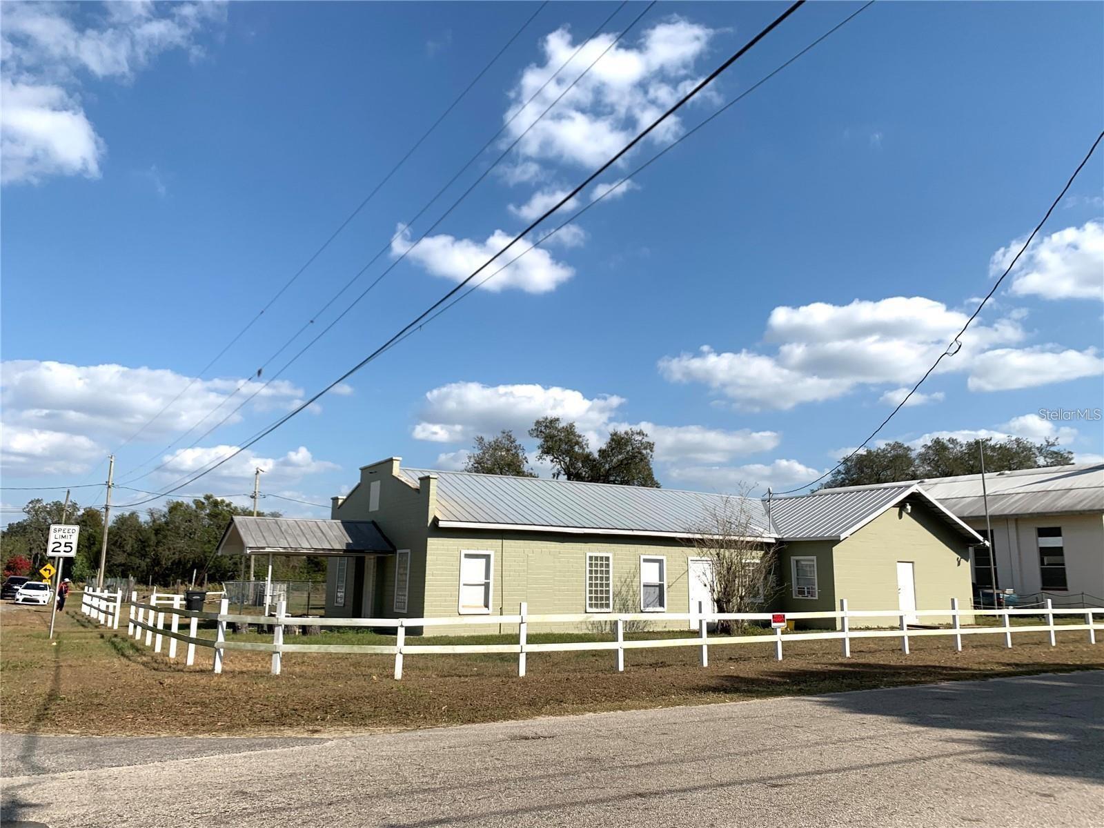 100 John St, FL