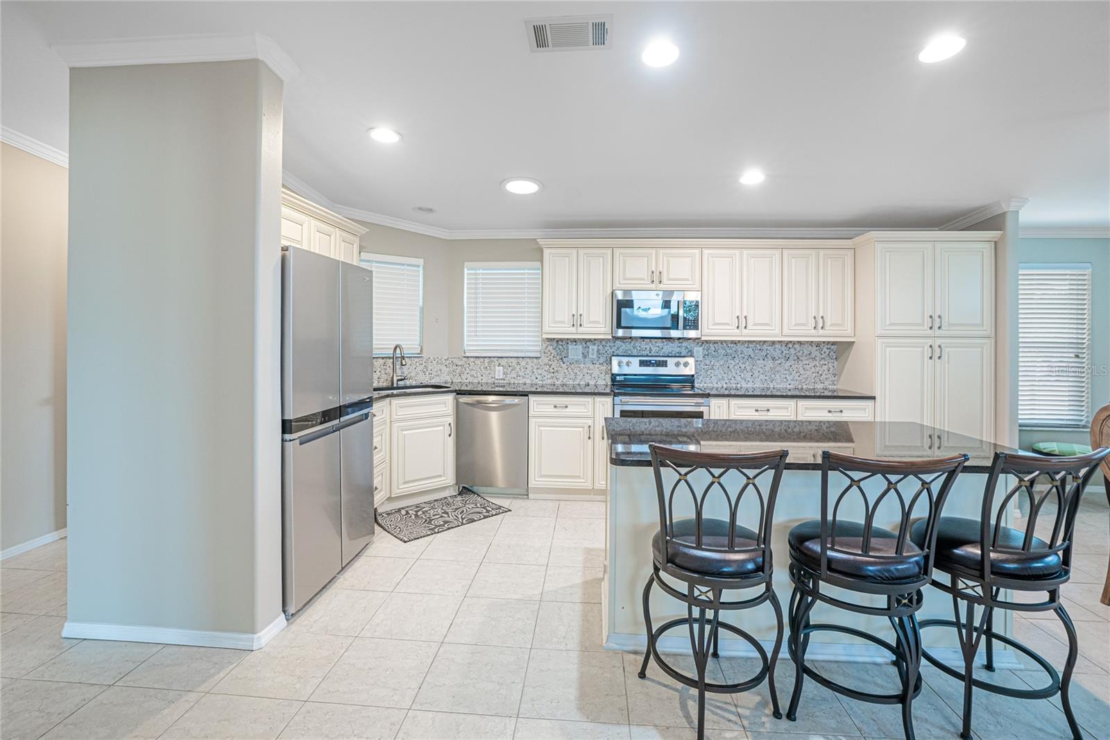 14 Freeman Avenue, FL