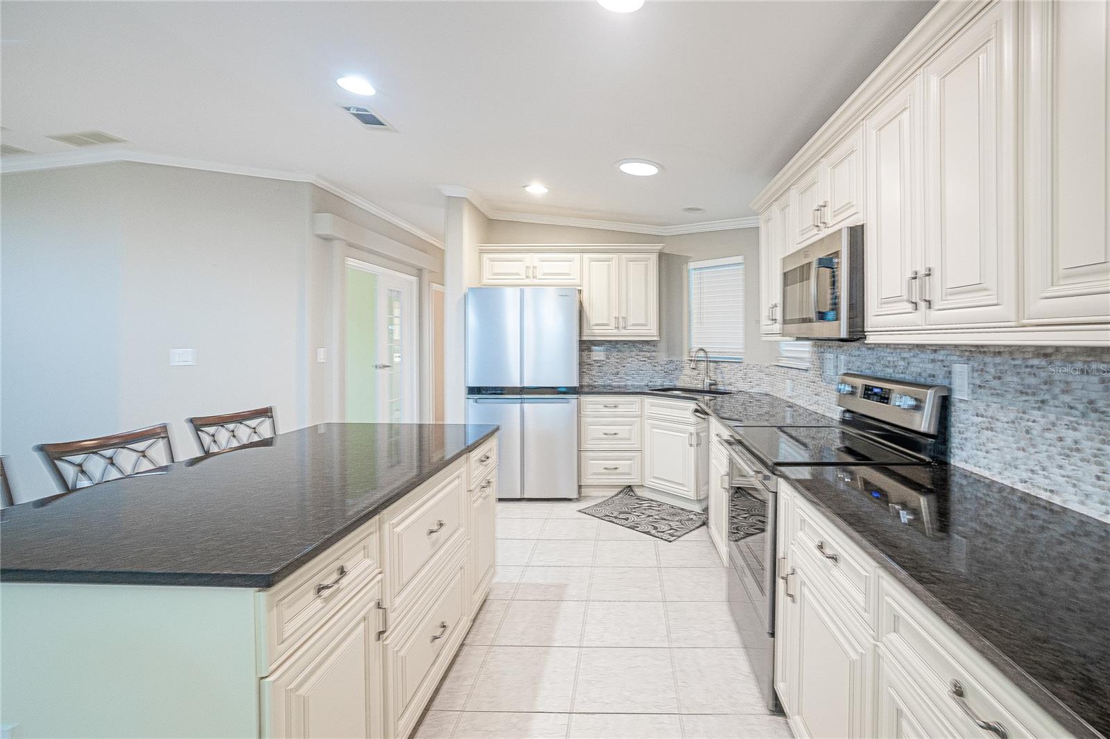 14 Freeman Avenue, FL