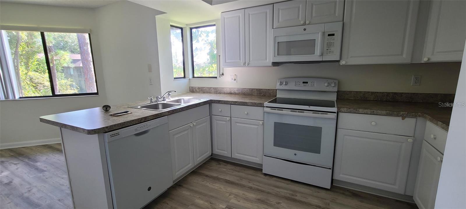 22 Oxford Lane, FL