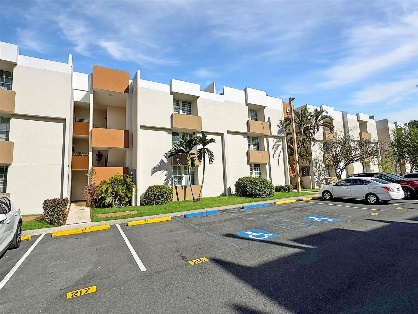 Cond Valles De Torrimar Blvd. Pedro Fullana Virella, PR