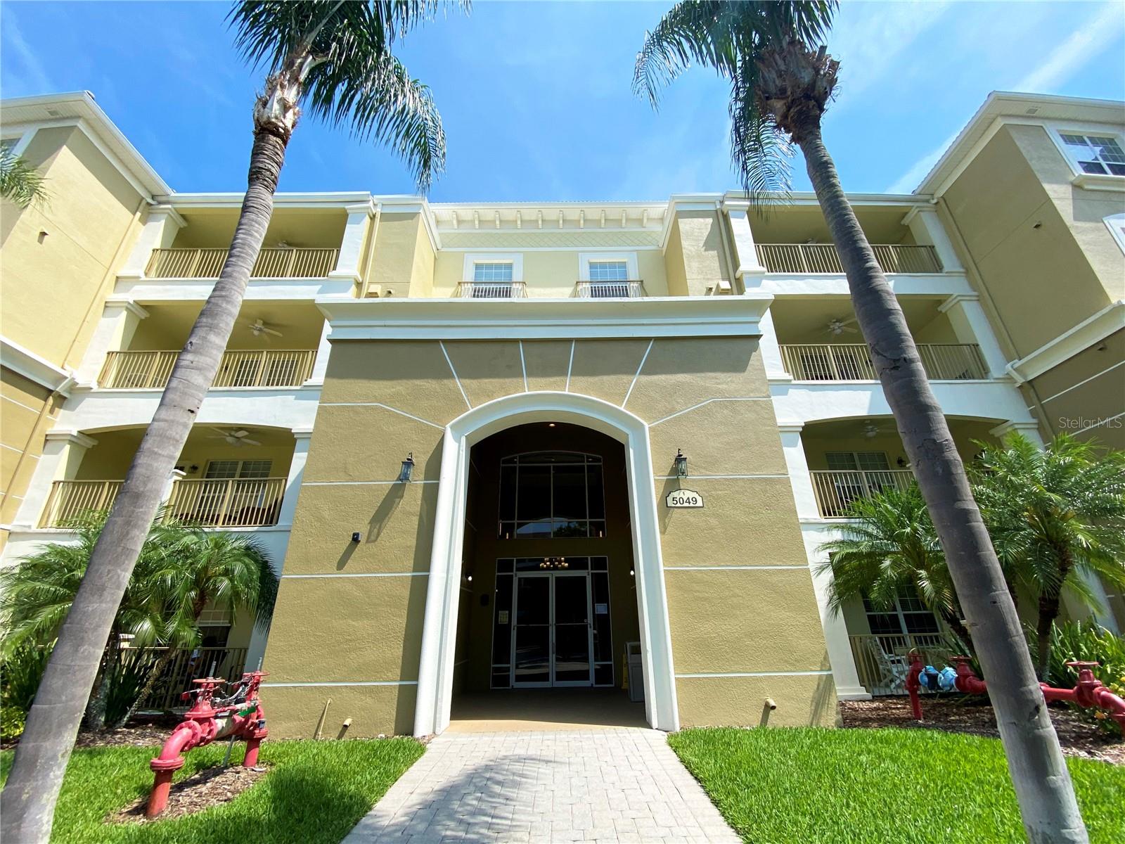 5049 Shoreway Loop, FL