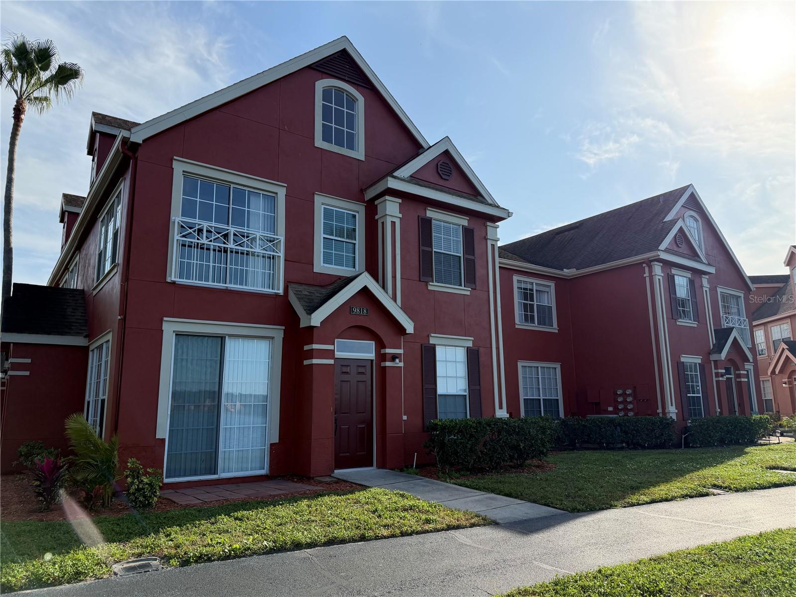 9818 Lake Chase Island Way #9818, FL