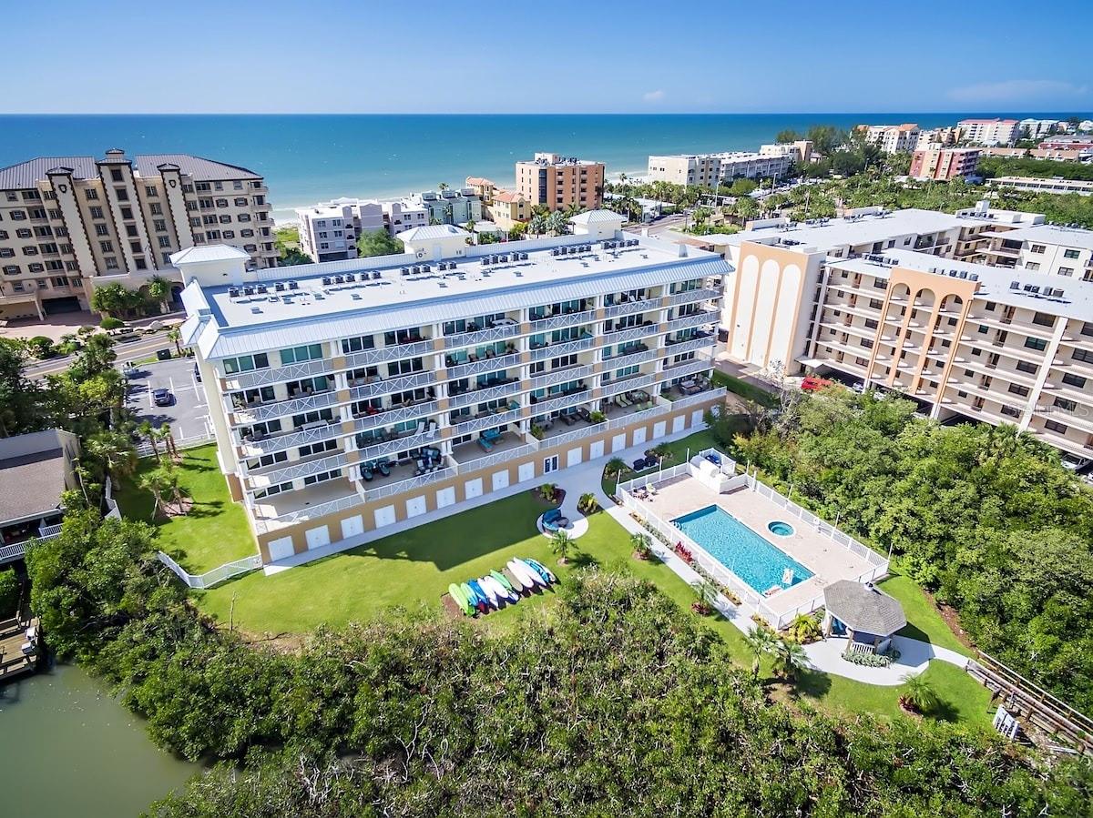 19519 Gulf Blvd #206, FL