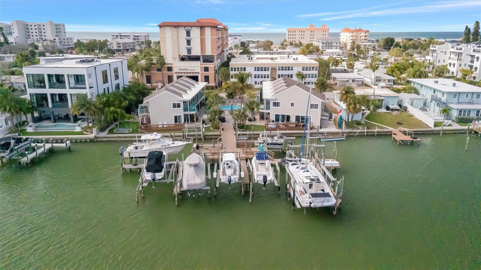 673 Bay Esplanade, FL
