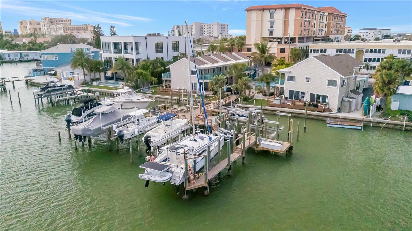 673 Bay Esplanade, FL