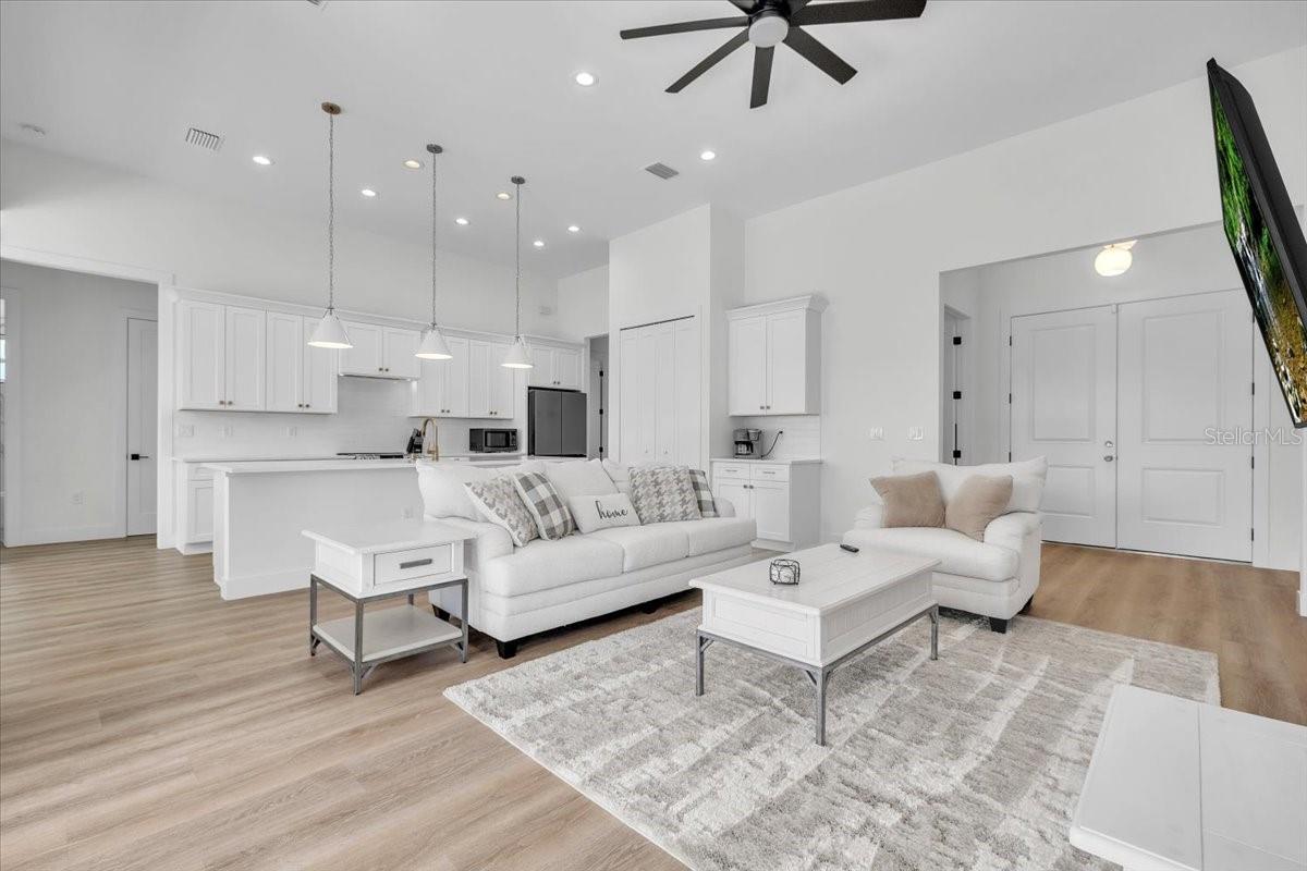 3083 Jeannin Drive, FL