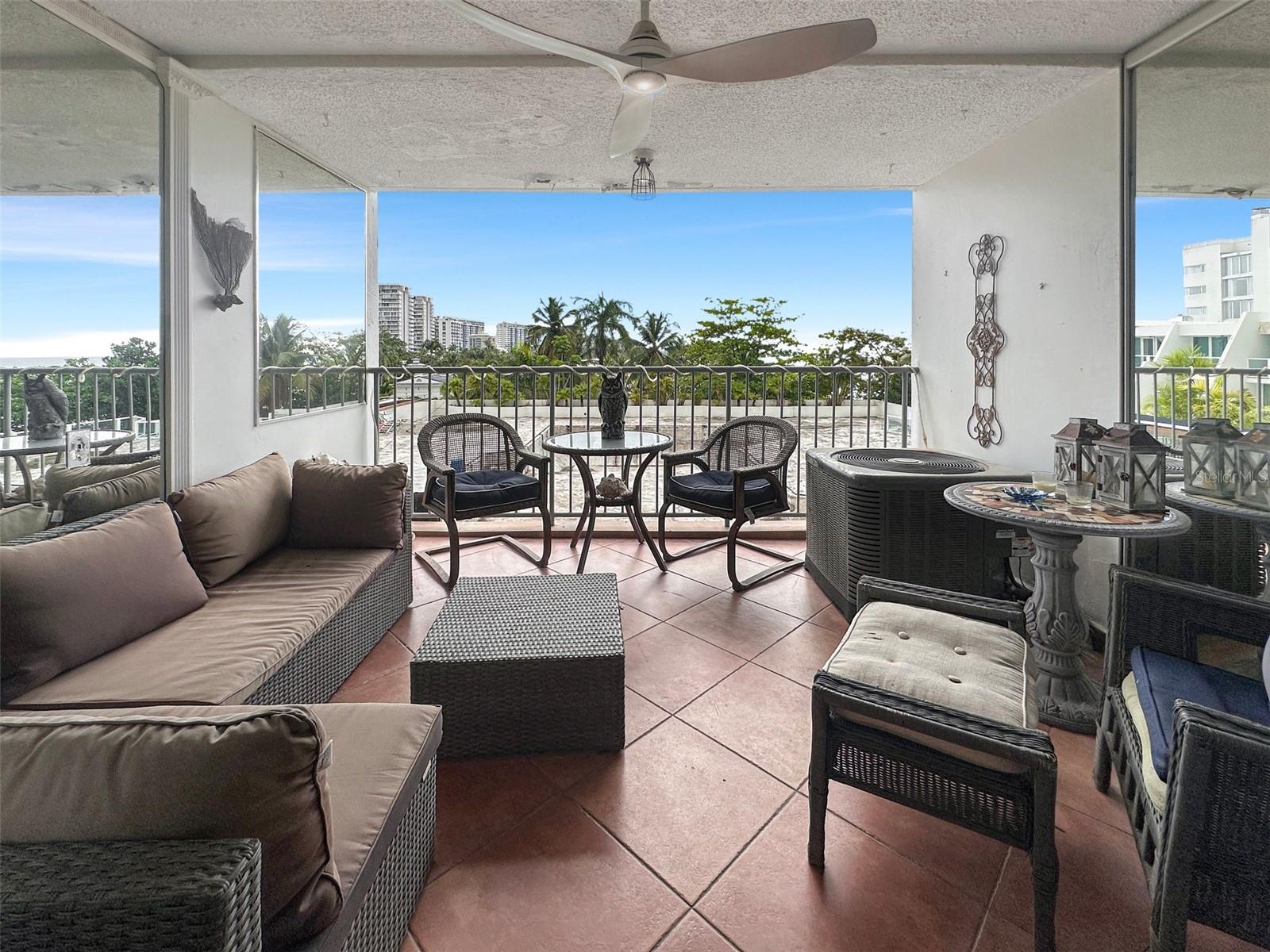 6165 Ave. Isla Verde, PR