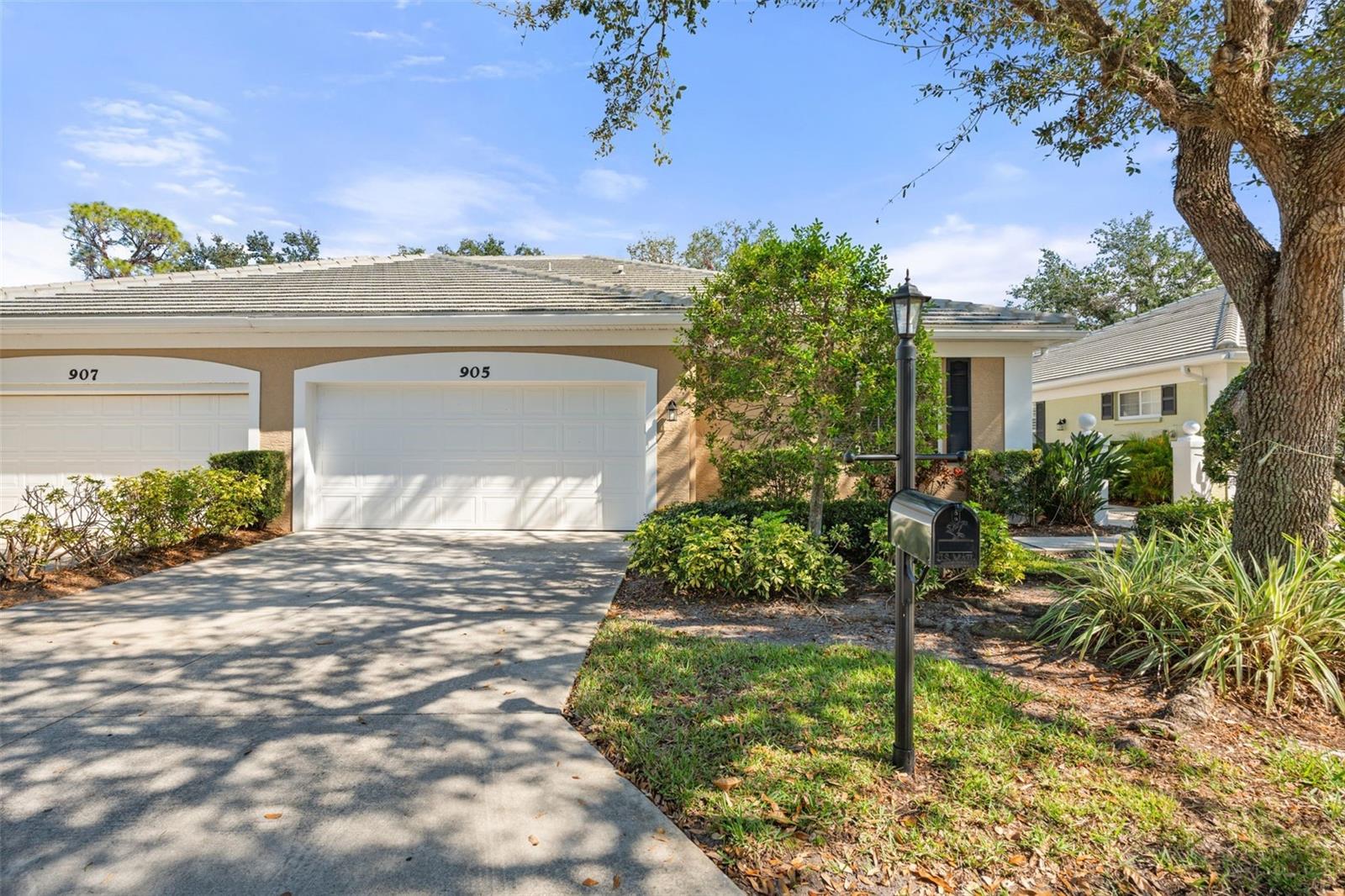905 Barclay Court, FL