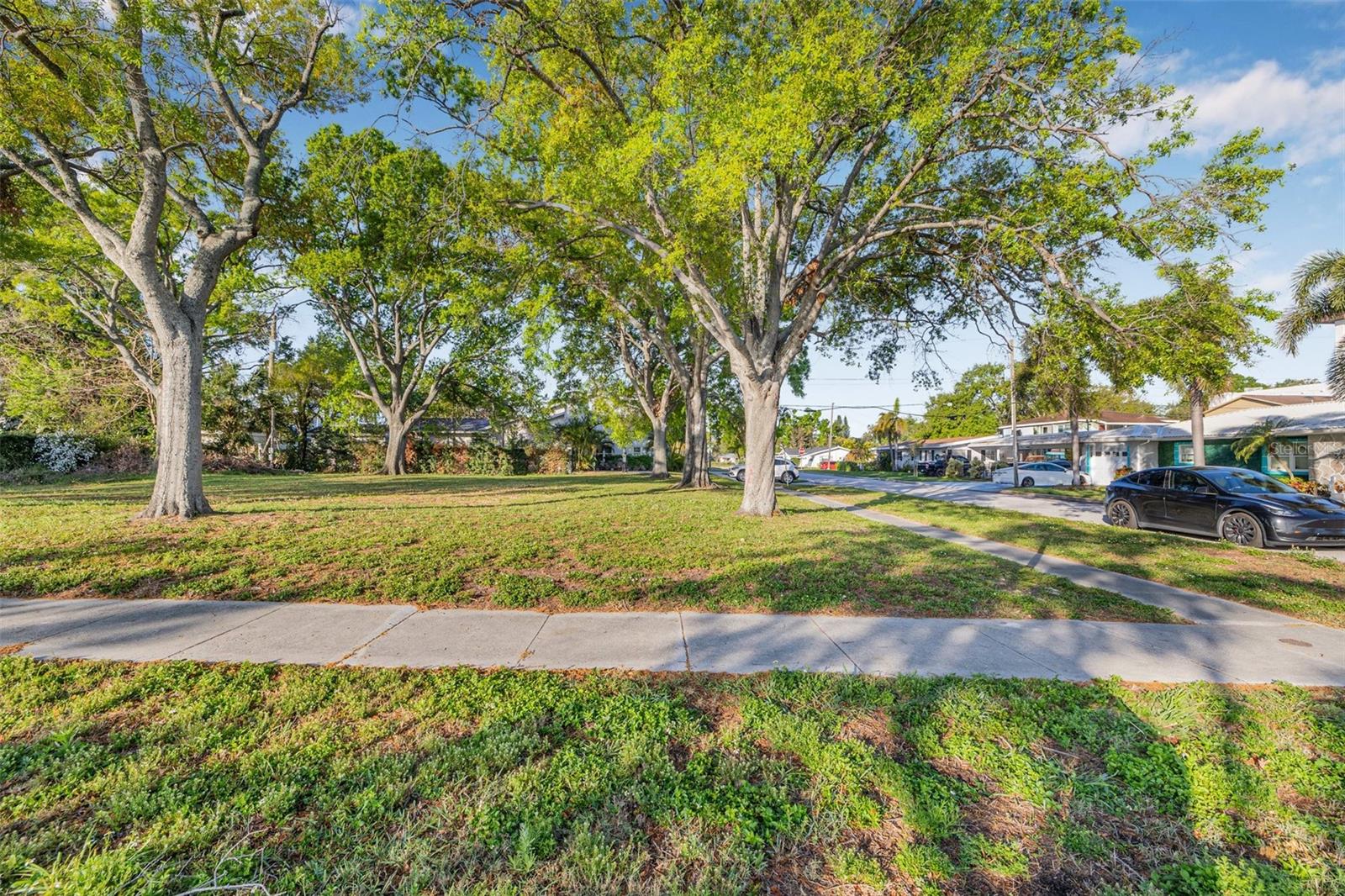 602 Channel Dr, FL