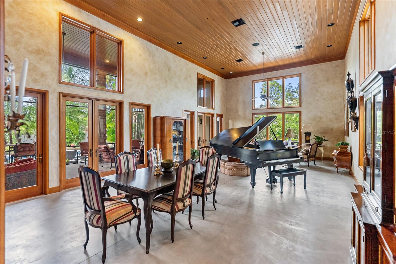 1804 Lake Shore Drive, FL