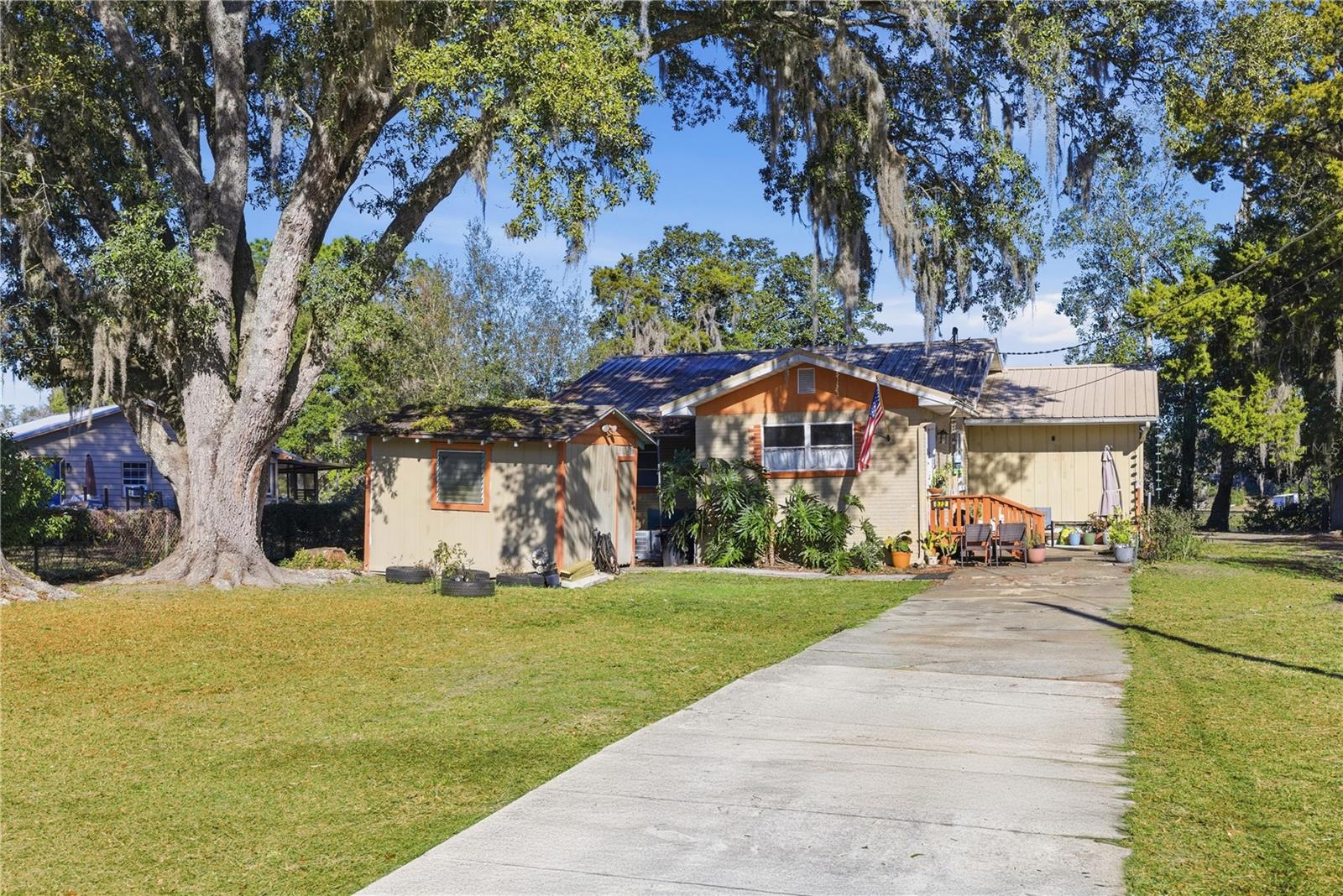 872 Lake Shore Ter, FL