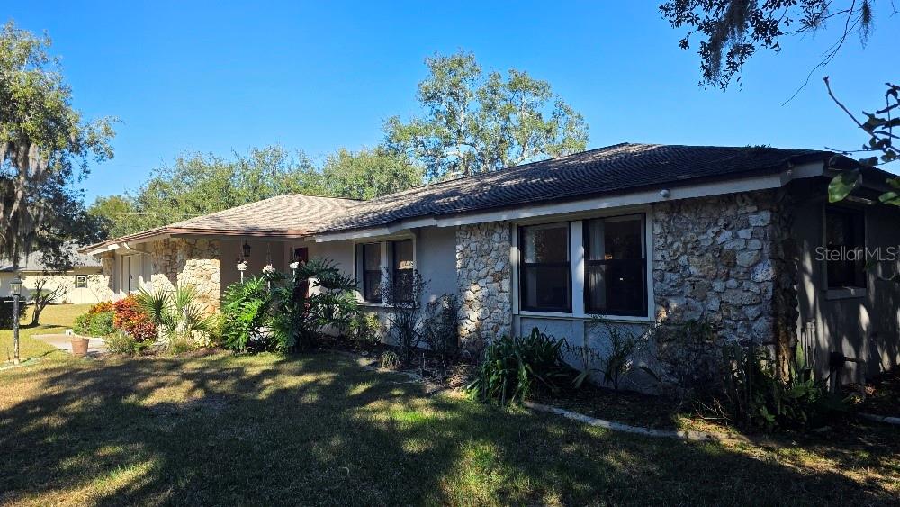 70 Furness Pl, FL