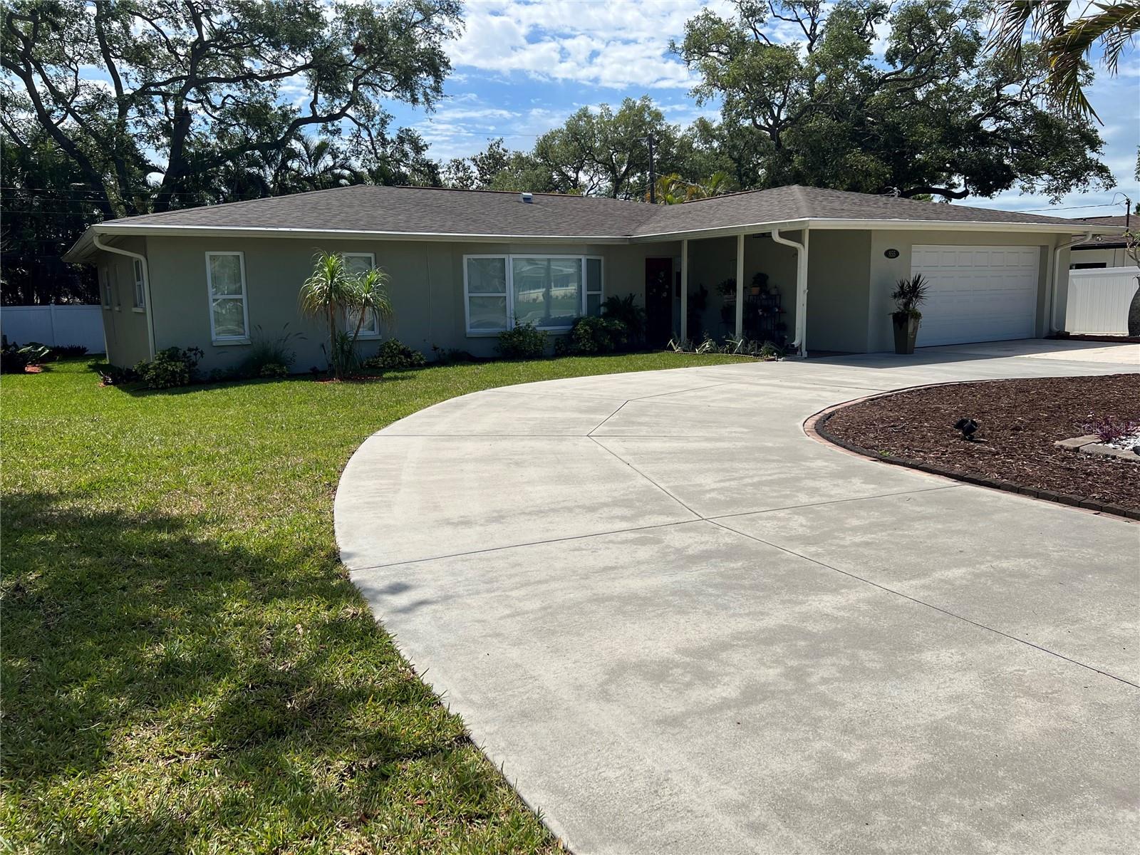 855 Fountainhead Dr, FL