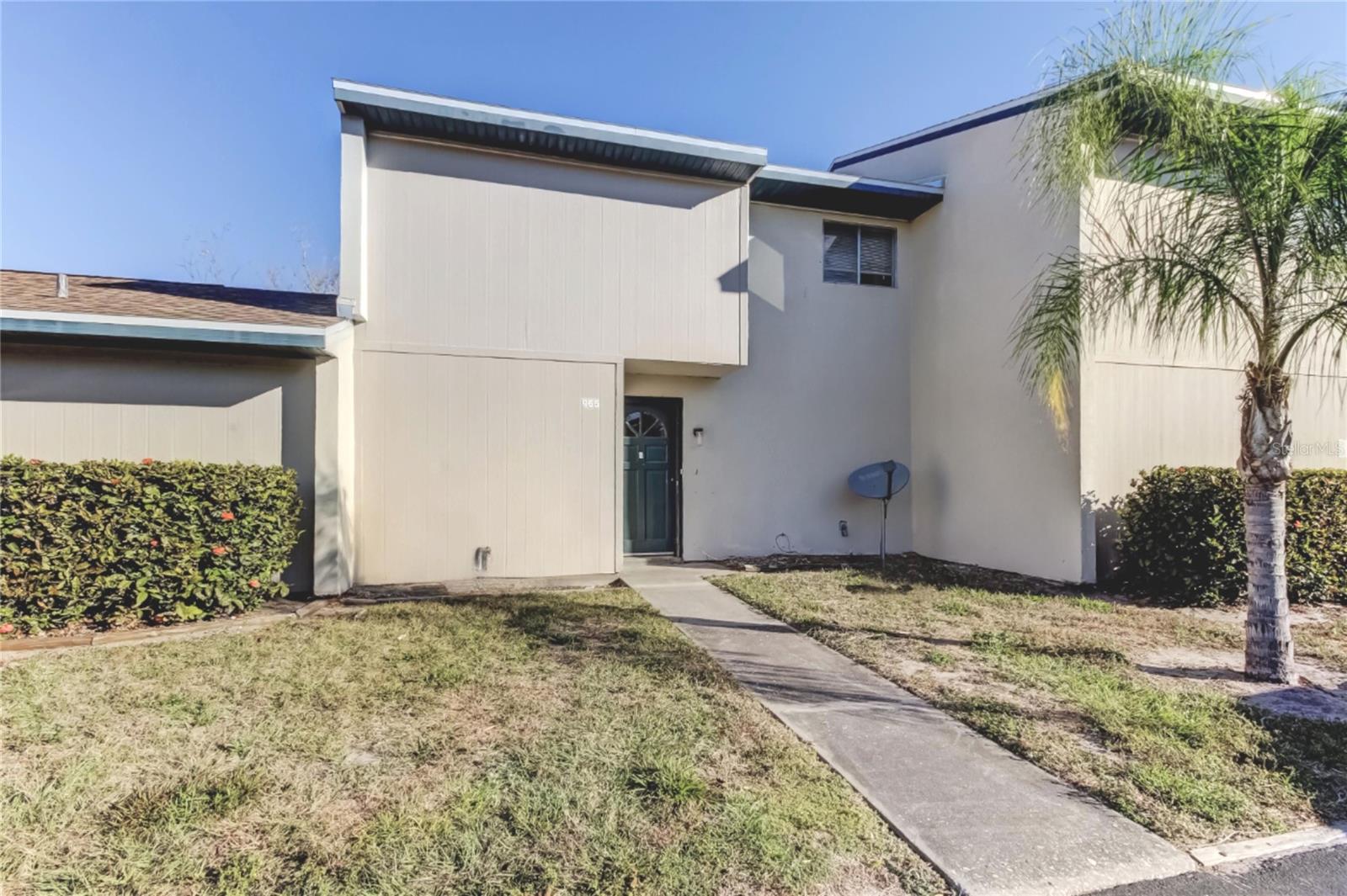 965 Whitman Dr, FL