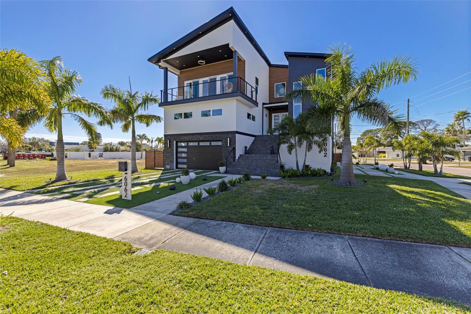 6062 Bayou Grande Blvd Ne, FL