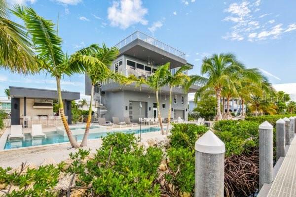 118 Avenue E, FL
