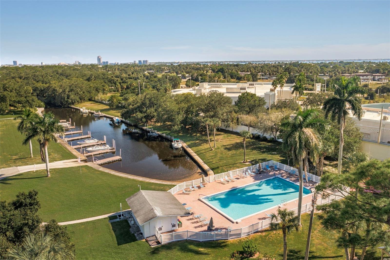 536 Pangola Drive, FL