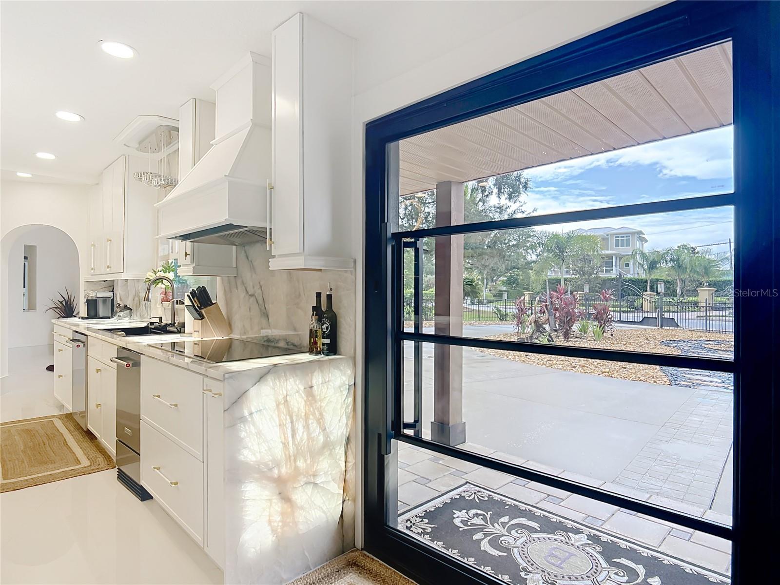 823 Kings Bay Drive, FL