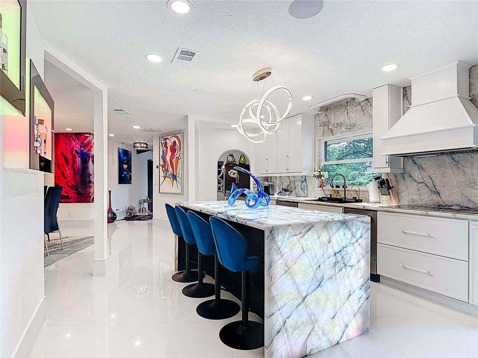 823 Kings Bay Drive, FL