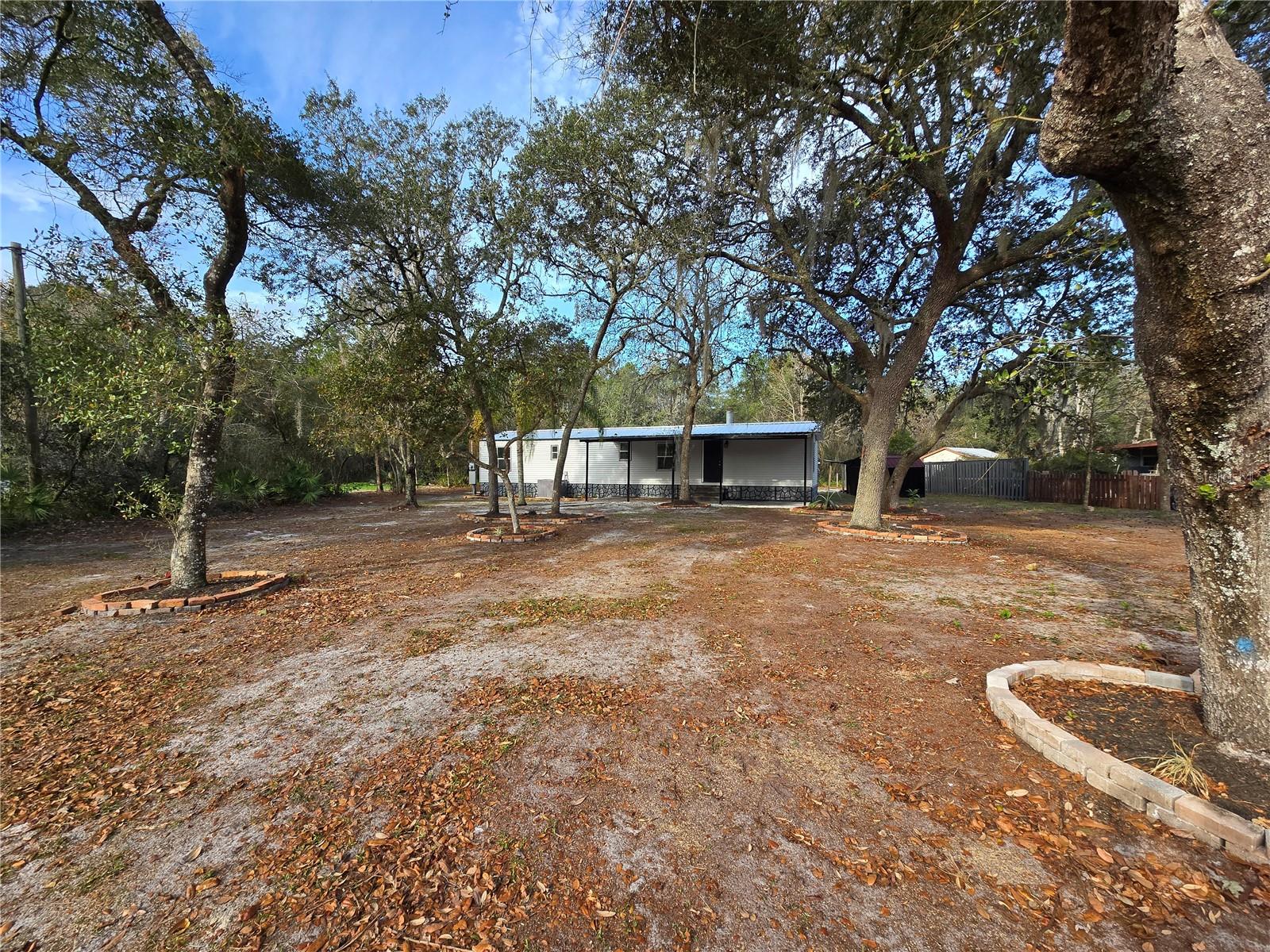43541 Dixie Dr, FL