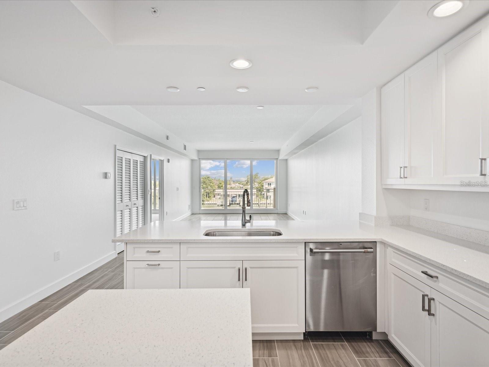 125 Island Way, FL