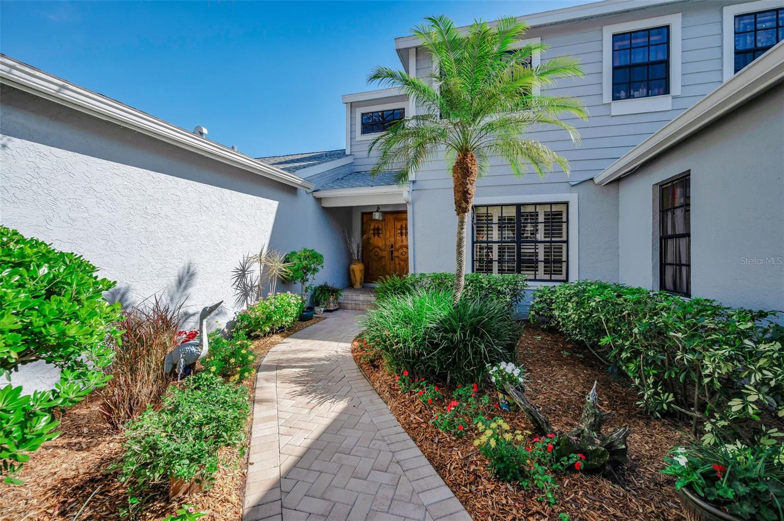 990 San Carlos Ct Ne, FL