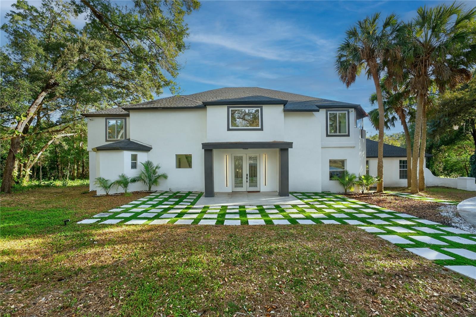 305 Sweetwater Club Circle, FL
