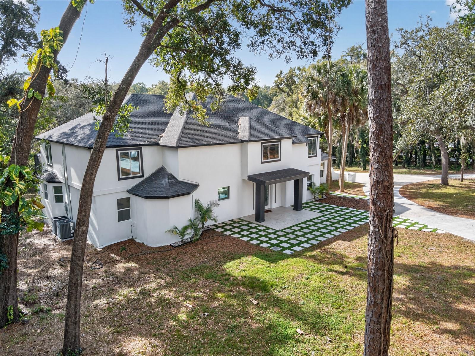 305 Sweetwater Club Circle, FL