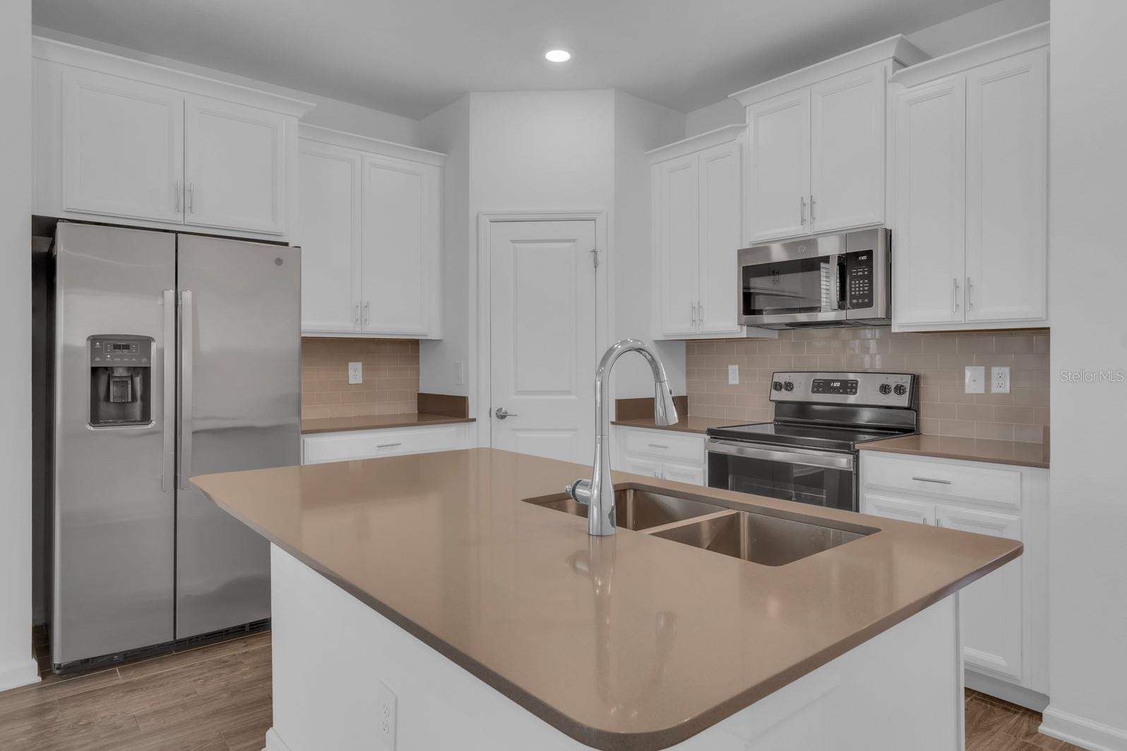 1715 Happiness Row, FL